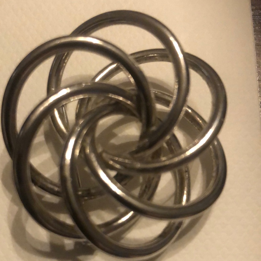 Silver tone wire circle pin.